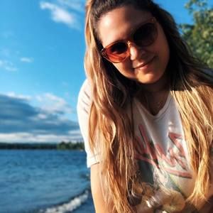 Meet your Posher, Julia